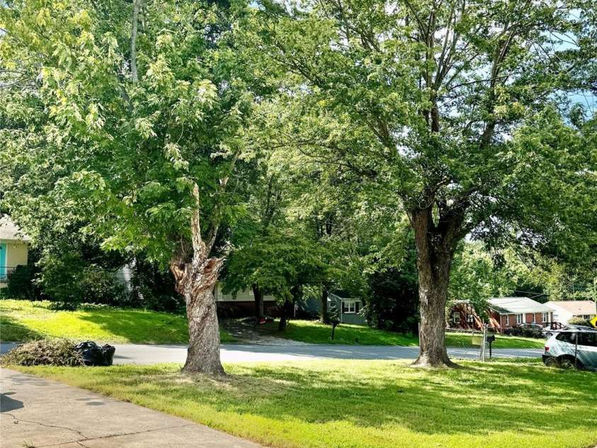 938 Summer Drive, Gastonia, NC 28052.  MLS# CAR4416993, YatesRealty ID 45979. 