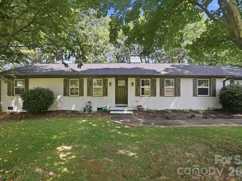 1053 Christopher Circle, Rock Hill, SC 29730.  MLS# CAR4407699, YatesRealty ID 45980. 