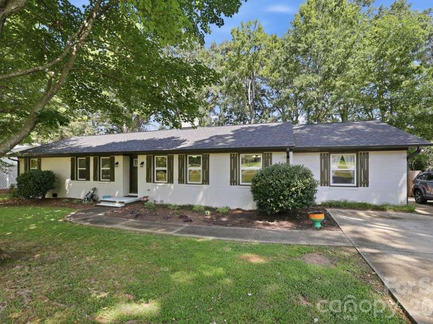 1053 Christopher Circle, Rock Hill, SC 29730.  MLS# CAR4407699, YatesRealty ID 45980. 