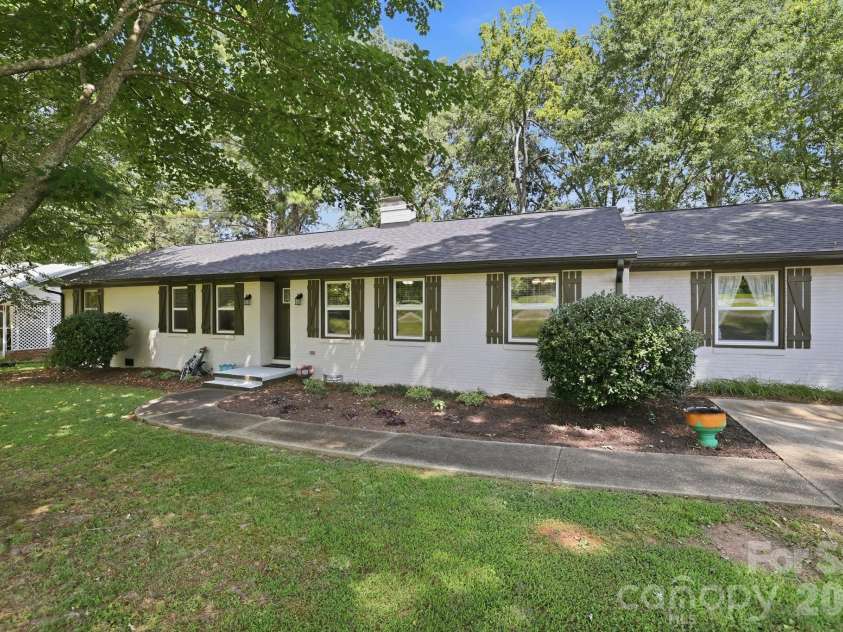 1053 Christopher Circle, Rock Hill, SC 29730.  MLS# CAR4407699, YatesRealty ID 45980. 