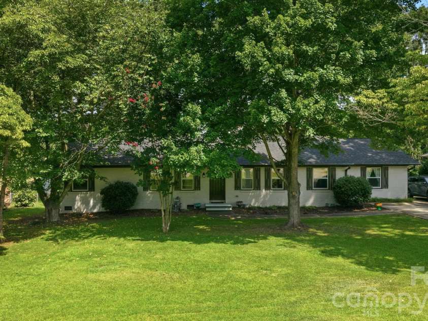 1053 Christopher Circle, Rock Hill, SC 29730.  MLS# CAR4407699, YatesRealty ID 45980. 