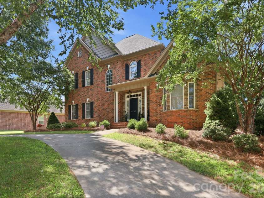 4701 Pebble Lake Drive, Pfafftown, NC 27040.  MLS# CAR4416990, YatesRealty ID 45981. 