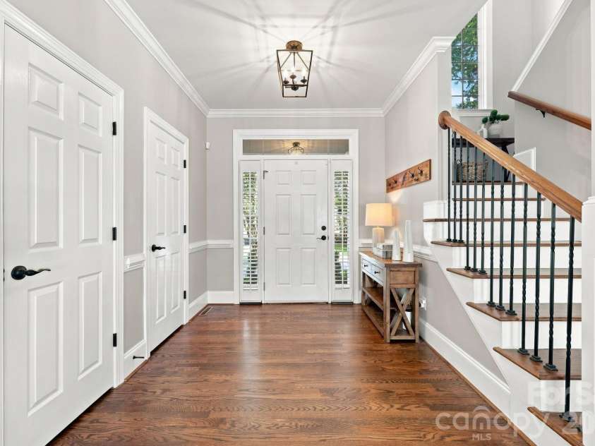 4701 Pebble Lake Drive, Pfafftown, NC 27040.  MLS# CAR4416990, YatesRealty ID 45981. 