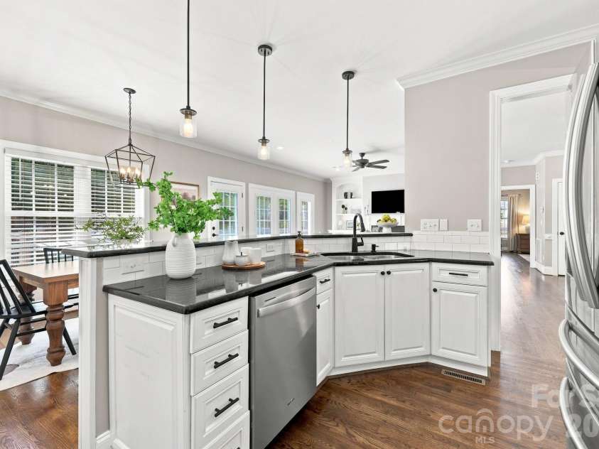 4701 Pebble Lake Drive, Pfafftown, NC 27040.  MLS# CAR4416990, YatesRealty ID 45981. 