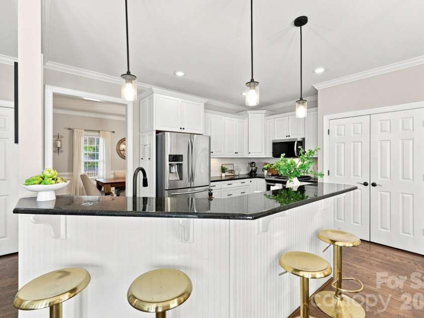 4701 Pebble Lake Drive, Pfafftown, NC 27040.  MLS# CAR4416990, YatesRealty ID 45981. 