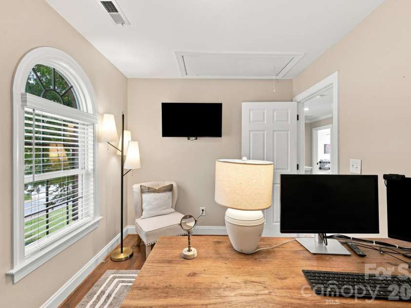 4701 Pebble Lake Drive, Pfafftown, NC 27040.  MLS# CAR4416990, YatesRealty ID 45981. 
