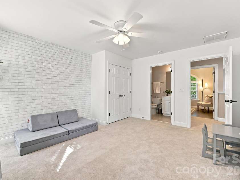 4701 Pebble Lake Drive, Pfafftown, NC 27040.  MLS# CAR4416990, YatesRealty ID 45981. 