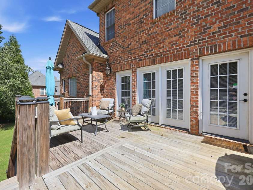 4701 Pebble Lake Drive, Pfafftown, NC 27040.  MLS# CAR4416990, YatesRealty ID 45981. 
