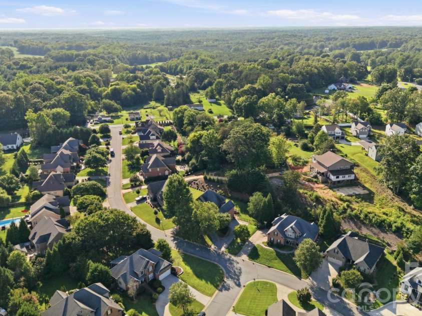 4701 Pebble Lake Drive, Pfafftown, NC 27040.  MLS# CAR4416990, YatesRealty ID 45981. 