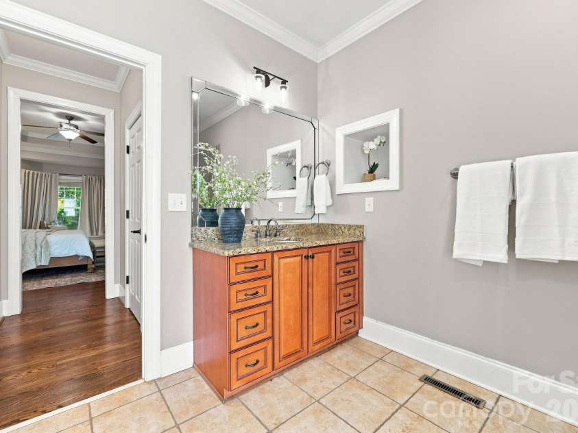 4701 Pebble Lake Drive, Pfafftown, NC 27040.  MLS# CAR4416990, YatesRealty ID 45981. Primary bath
