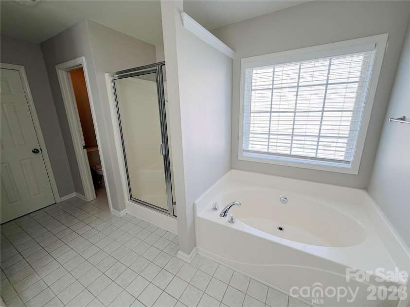 9927 Jeanette Circle, Charlotte, NC 28213.  MLS# CAR4415748, YatesRealty ID 45983. 