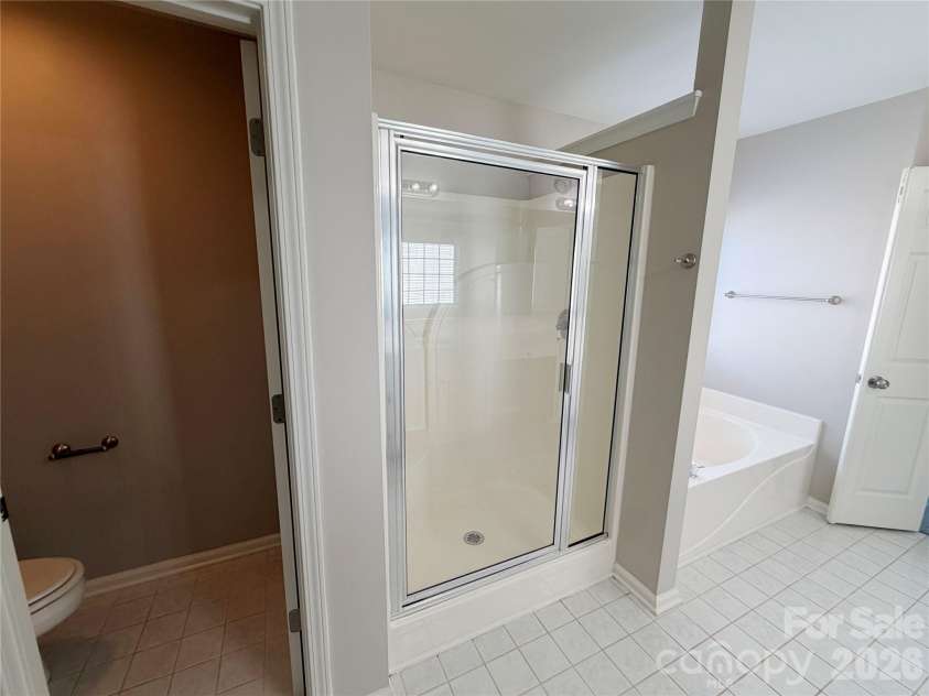 9927 Jeanette Circle, Charlotte, NC 28213.  MLS# CAR4415748, YatesRealty ID 45983. 