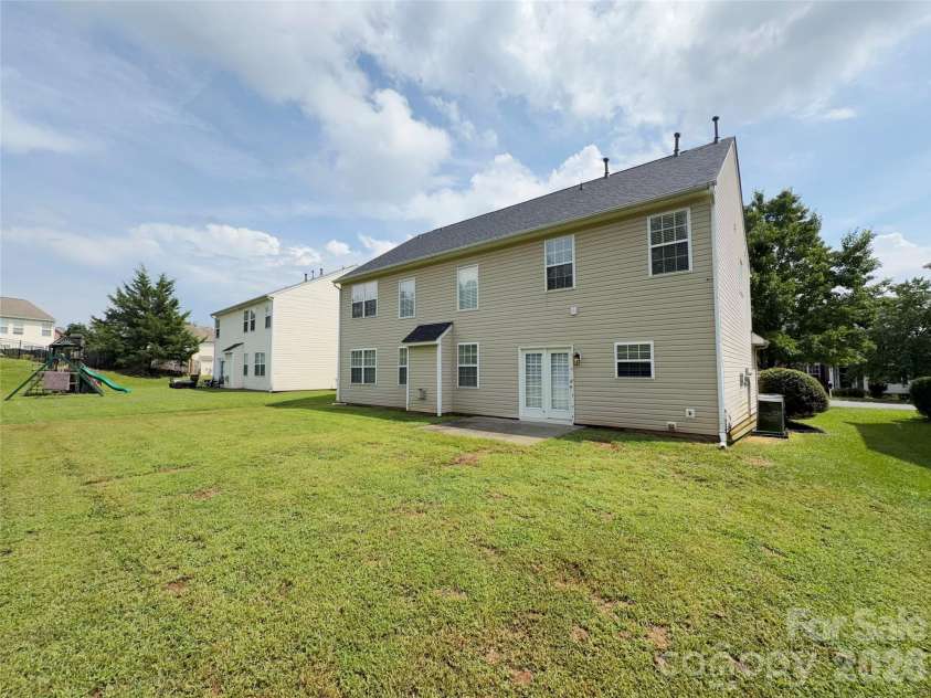 9927 Jeanette Circle, Charlotte, NC 28213.  MLS# CAR4415748, YatesRealty ID 45983. 
