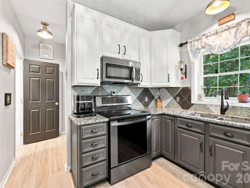 28 Gentlewood Trail, Candler, NC 28715.  MLS# CAR4412356, YatesRealty ID 45986. 