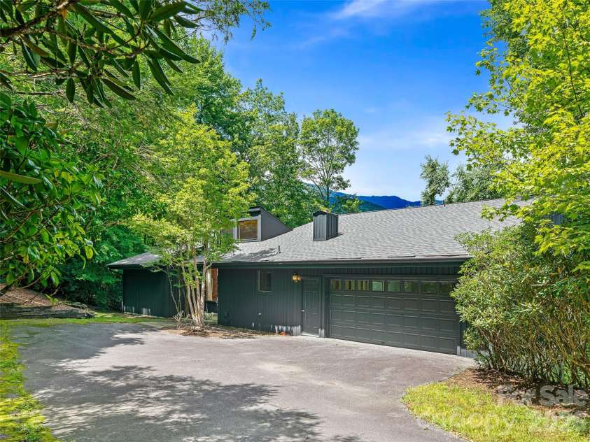 156 Winterstar Loop, Burnsville, NC 28714.  MLS# CAR4416856, YatesRealty ID 45987. 