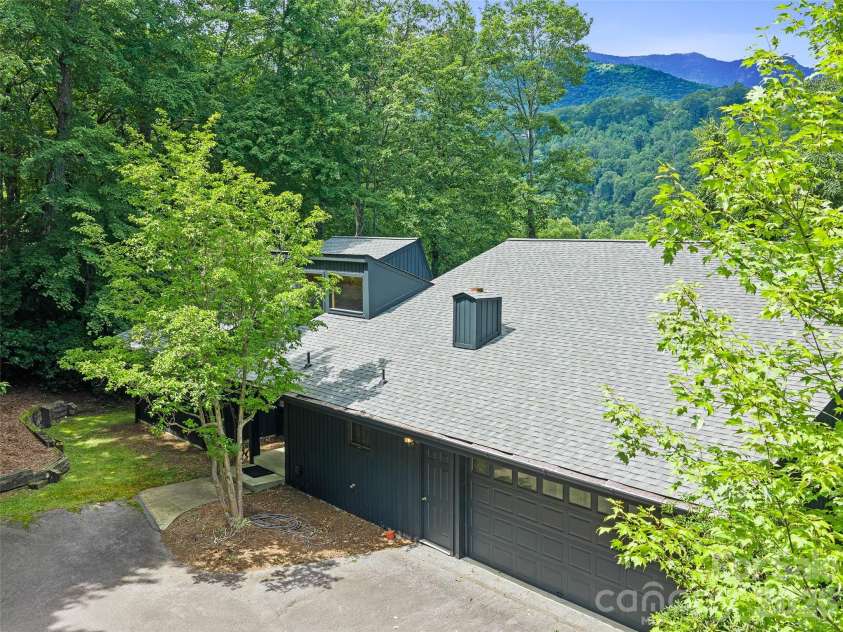 156 Winterstar Loop, Burnsville, NC 28714.  MLS# CAR4416856, YatesRealty ID 45987. 