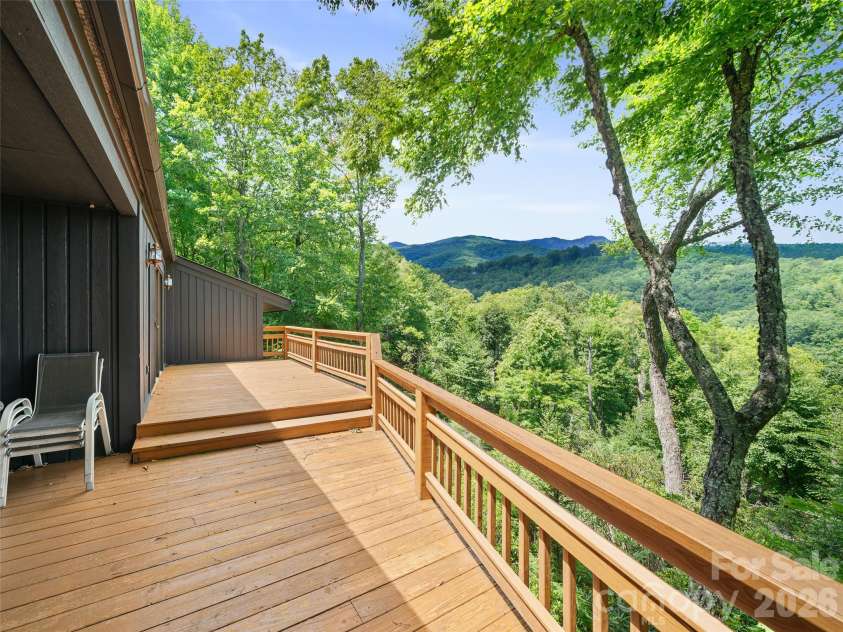 156 Winterstar Loop, Burnsville, NC 28714.  MLS# CAR4416856, YatesRealty ID 45987. 
