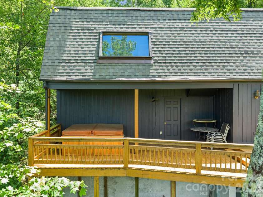 156 Winterstar Loop, Burnsville, NC 28714.  MLS# CAR4416856, YatesRealty ID 45987. 