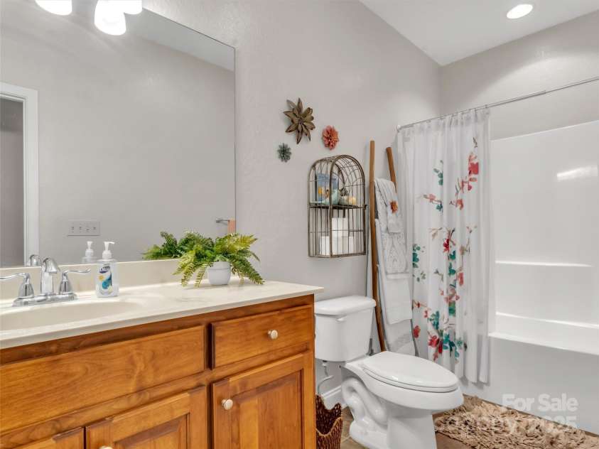 166 Amaroo Ridge, Webster, NC 28788.  MLS# CAR4334119, YatesRealty ID 4599. 