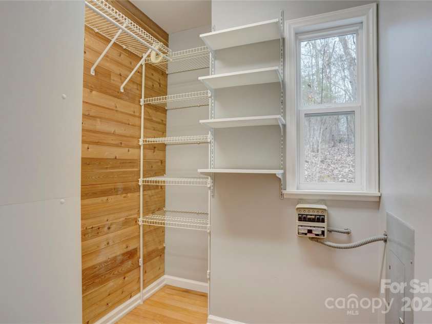 5306 Club View Drive, Concord, NC 28025.  MLS# CAR4332887, YatesRealty ID 4599. 