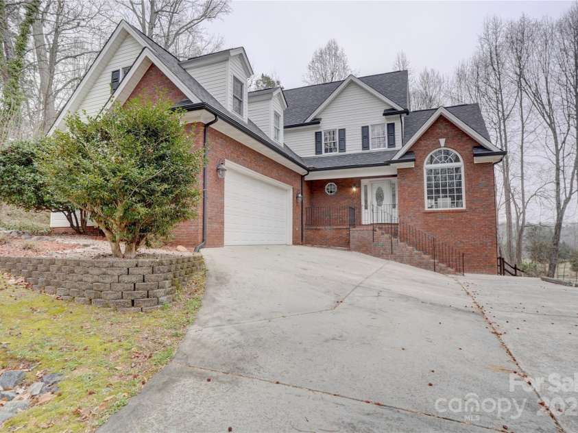 5306 Club View Drive, Concord, NC 28025.  MLS# CAR4332887, YatesRealty ID 4599. 