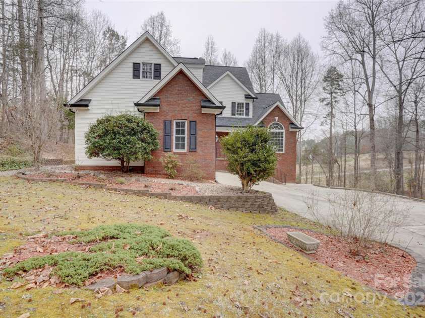 5306 Club View Drive, Concord, NC 28025.  MLS# CAR4332887, YatesRealty ID 4599.  Front Exterior