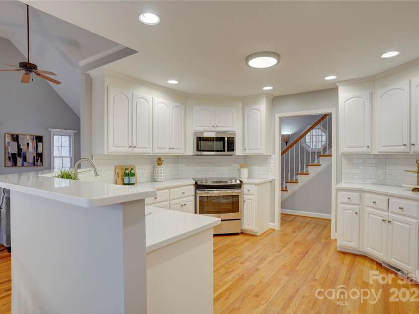 5306 Club View Drive, Concord, NC 28025.  MLS# CAR4332887, YatesRealty ID 4599. Open Kitchen