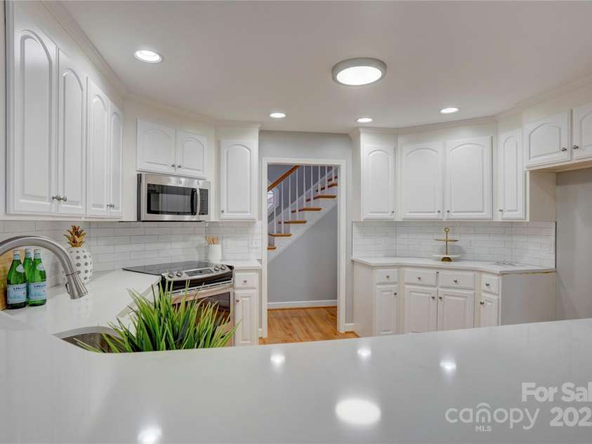 5306 Club View Drive, Concord, NC 28025.  MLS# CAR4332887, YatesRealty ID 4599. White Kitchen
