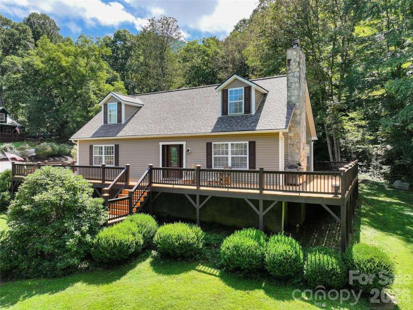 366 Sequoyah Drive, Waynesville, NC 28785.  MLS# CAR4413892, YatesRealty ID 45990. 