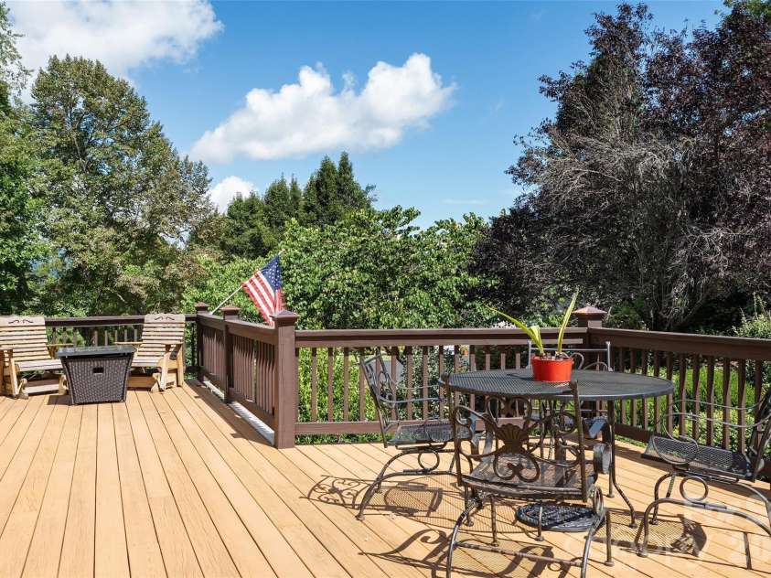 366 Sequoyah Drive, Waynesville, NC 28785.  MLS# CAR4413892, YatesRealty ID 45990. 