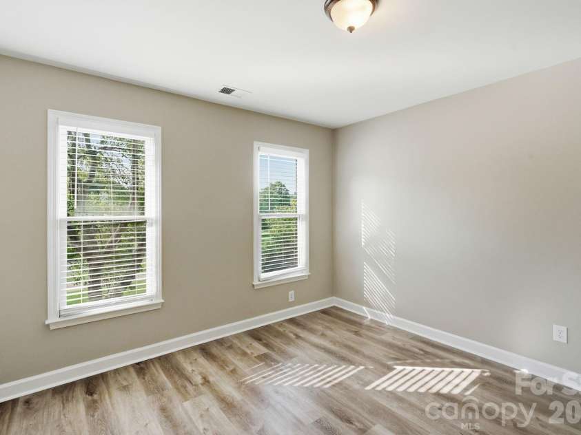 1321 Hillshire Meadow Drive, Matthews, NC 28105.  MLS# CAR4415278, YatesRealty ID 45991. 