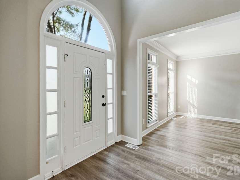 1321 Hillshire Meadow Drive, Matthews, NC 28105.  MLS# CAR4415278, YatesRealty ID 45991. 