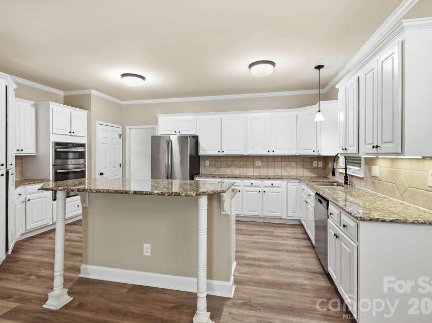 1321 Hillshire Meadow Drive, Matthews, NC 28105.  MLS# CAR4415278, YatesRealty ID 45991. 