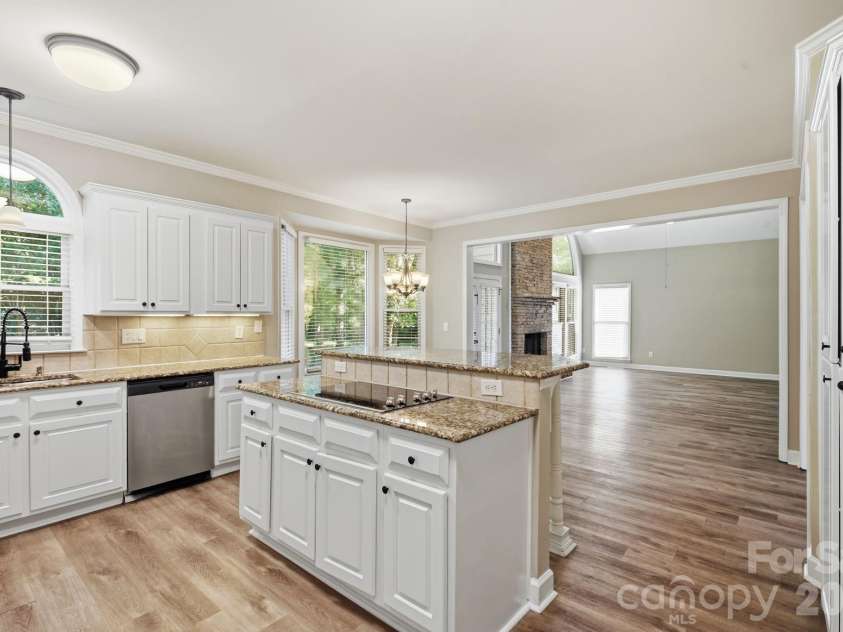 1321 Hillshire Meadow Drive, Matthews, NC 28105.  MLS# CAR4415278, YatesRealty ID 45991. 