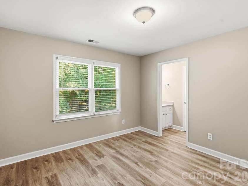 1321 Hillshire Meadow Drive, Matthews, NC 28105.  MLS# CAR4415278, YatesRealty ID 45991. 