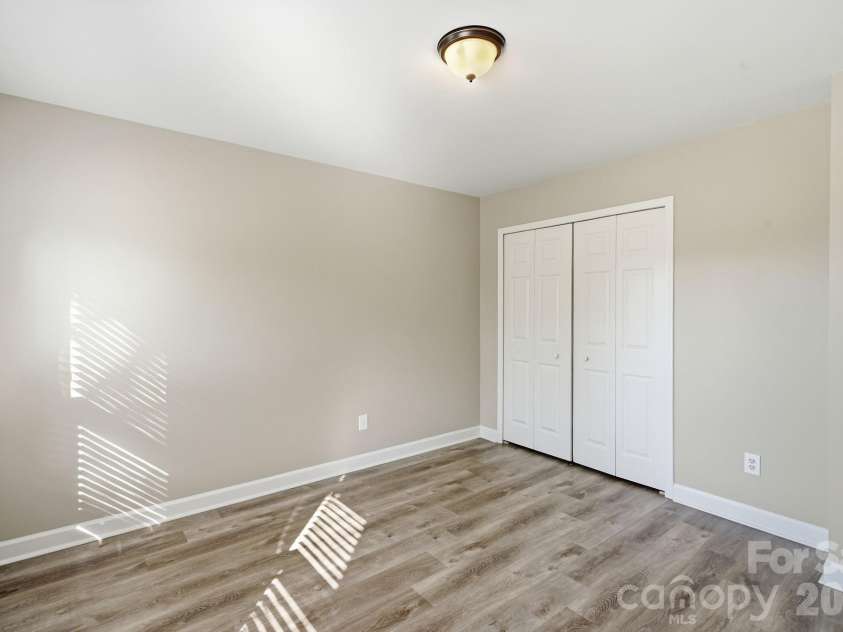 1321 Hillshire Meadow Drive, Matthews, NC 28105.  MLS# CAR4415278, YatesRealty ID 45991. 