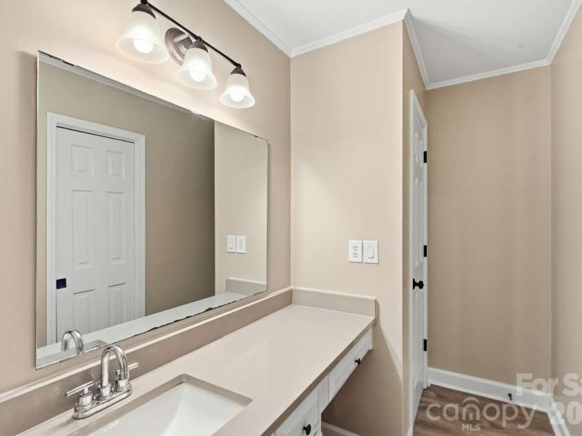 1321 Hillshire Meadow Drive, Matthews, NC 28105.  MLS# CAR4415278, YatesRealty ID 45991. 