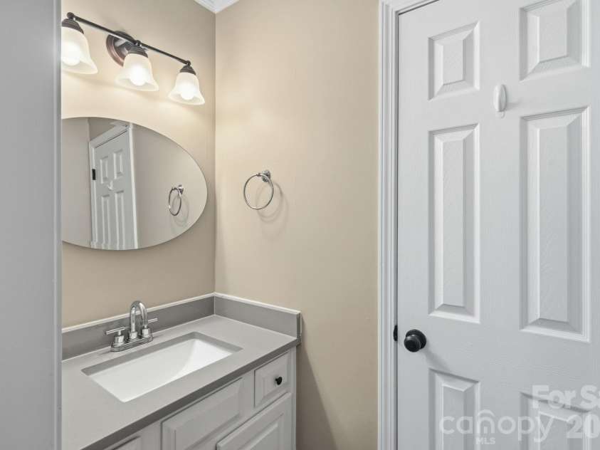 1321 Hillshire Meadow Drive, Matthews, NC 28105.  MLS# CAR4415278, YatesRealty ID 45991. 