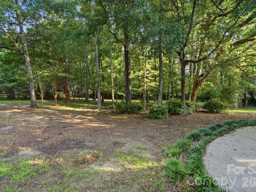 1321 Hillshire Meadow Drive, Matthews, NC 28105.  MLS# CAR4415278, YatesRealty ID 45991. 