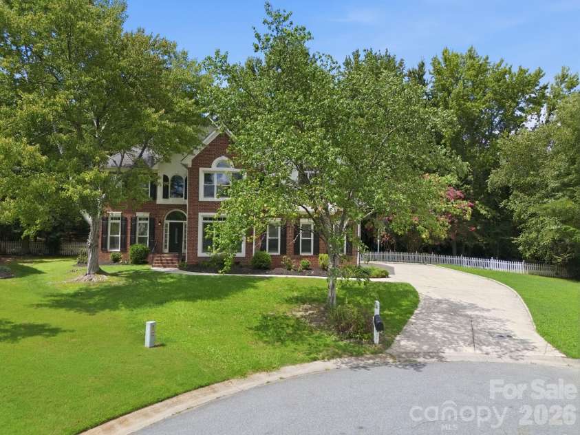 1321 Hillshire Meadow Drive, Matthews, NC 28105.  MLS# CAR4415278, YatesRealty ID 45991. 