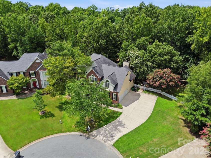 1321 Hillshire Meadow Drive, Matthews, NC 28105.  MLS# CAR4415278, YatesRealty ID 45991. 