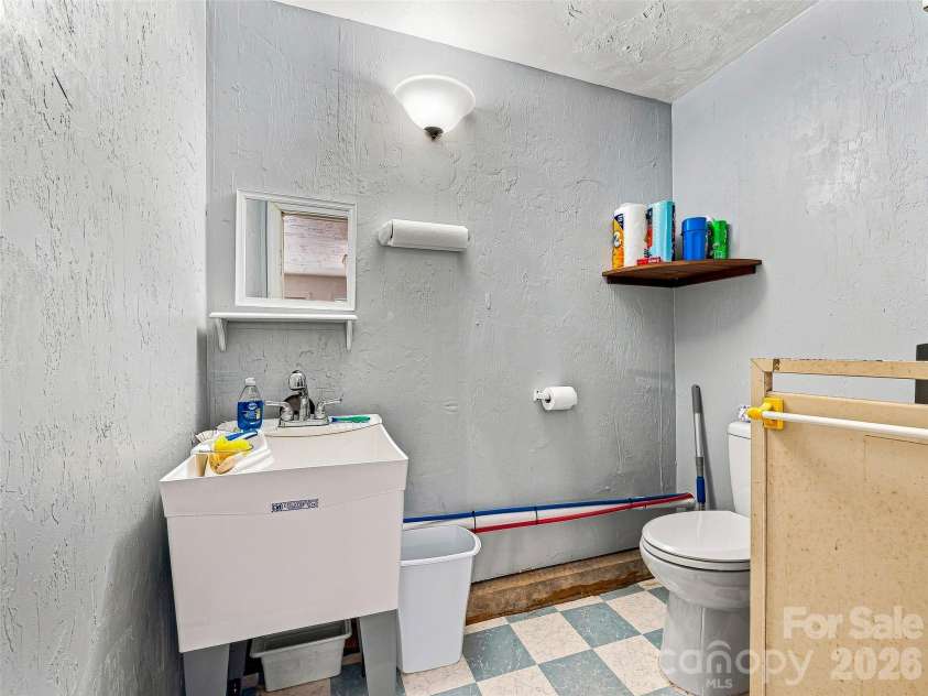 524 Lookout Drive, Pisgah Forest, NC 28768.  MLS# CAR4416154, YatesRealty ID 45993. Basement Half Bath