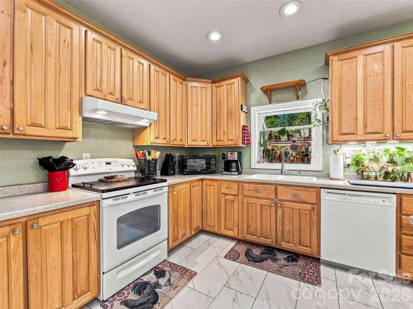 524 Lookout Drive, Pisgah Forest, NC 28768.  MLS# CAR4416154, YatesRealty ID 45993. Kitchen
