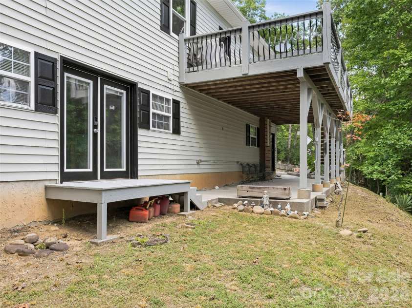 524 Lookout Drive, Pisgah Forest, NC 28768.  MLS# CAR4416154, YatesRealty ID 45993. Private Flex Space Entrance
