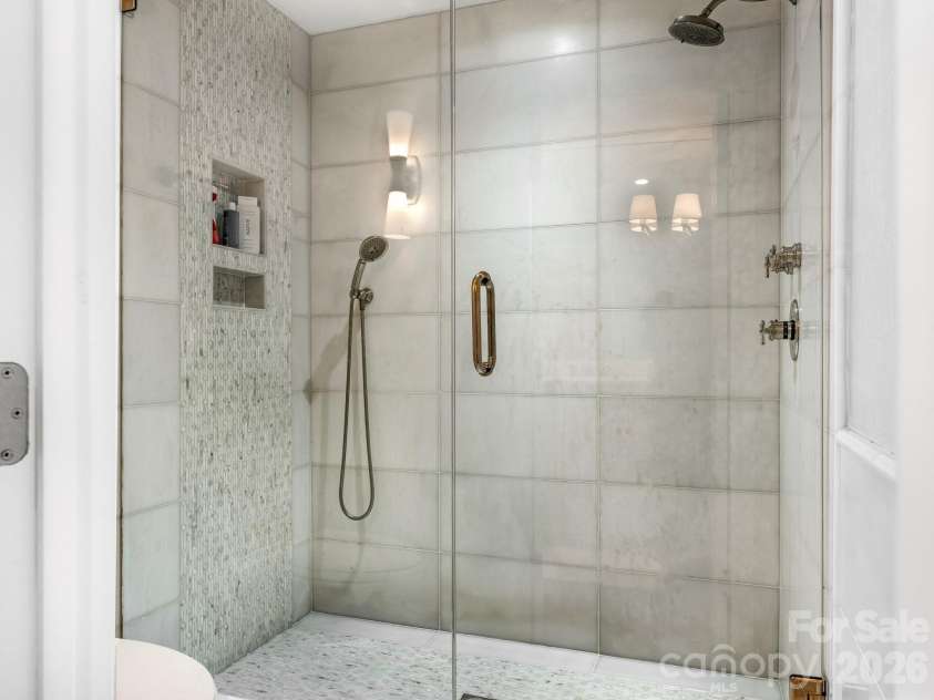 223 Perrin Place, Charlotte, NC 28207.  MLS# CAR4415312, YatesRealty ID 45995. 