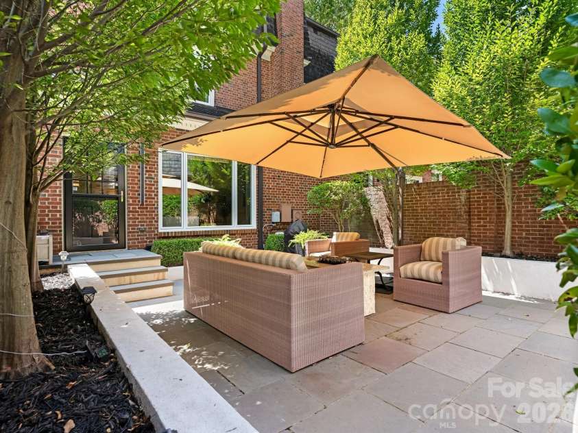 223 Perrin Place, Charlotte, NC 28207.  MLS# CAR4415312, YatesRealty ID 45995. 