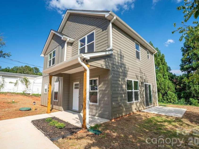 206 Prospect Street, Lenoir, NC 28645.  MLS# CAR4417008, YatesRealty ID 45996. 