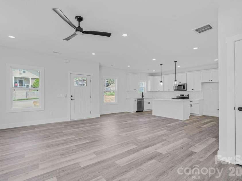 206 Prospect Street, Lenoir, NC 28645.  MLS# CAR4417008, YatesRealty ID 45996. 