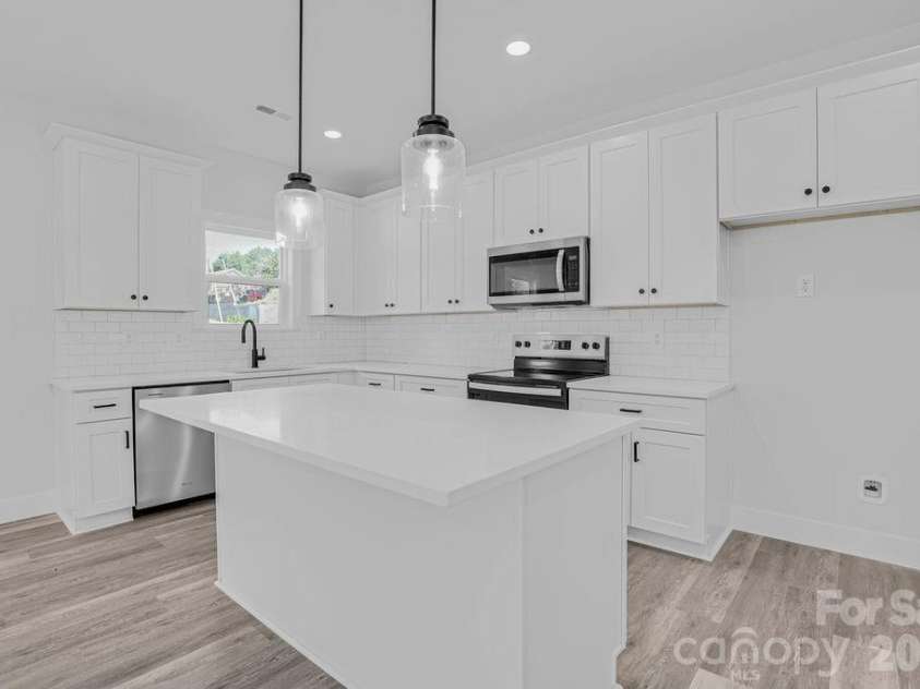 206 Prospect Street, Lenoir, NC 28645.  MLS# CAR4417008, YatesRealty ID 45996. 