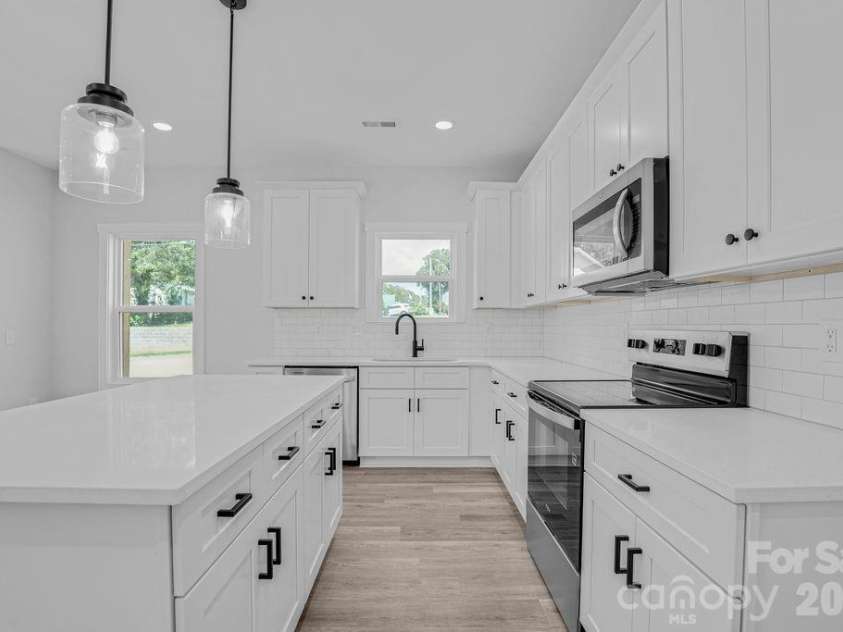 206 Prospect Street, Lenoir, NC 28645.  MLS# CAR4417008, YatesRealty ID 45996. 